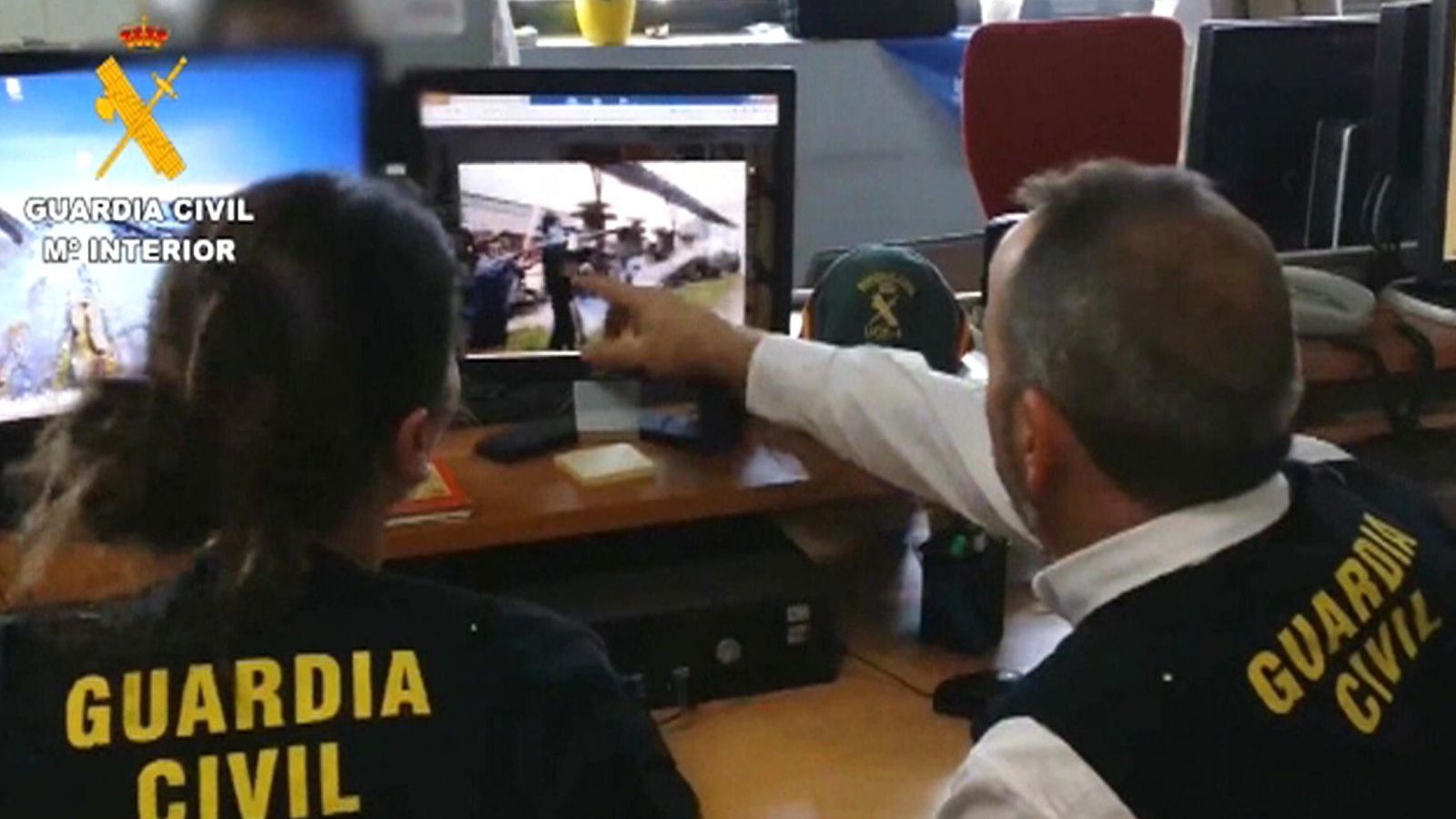 Foto: Imagen extraída del vídeo faciltado por la Guardia Civil de la operación Araña en abril de 2014. (EFE)
