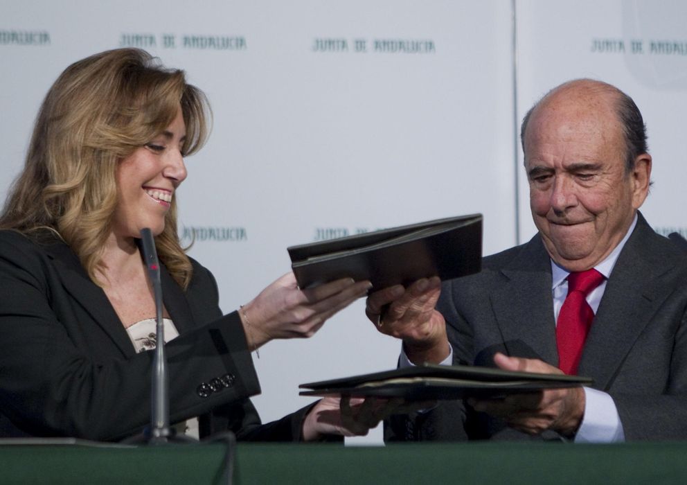 Foto: La presidenta de la Junta, Susana Díaz, y el presidente del Banco Santander, Emilio Botín. (EFE)