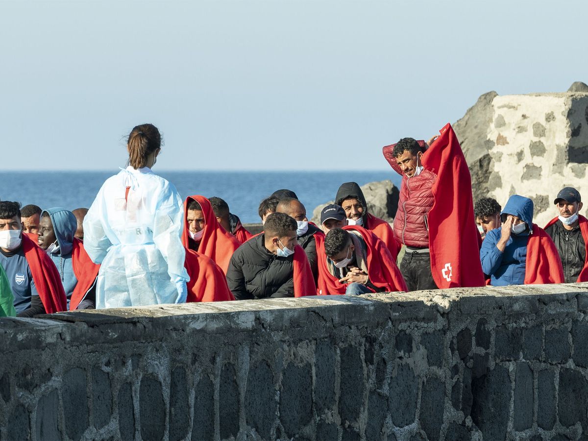 Foto: Imagen de un grupo de inmigrantes en Canarias. (EFE/Adriel Perdomo)
