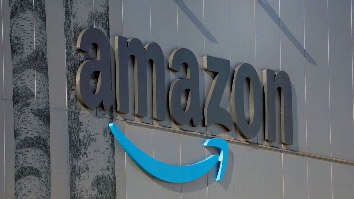 Francia multa a Amazon con 32 M por una vigilancia excesiva de sus trabajadores