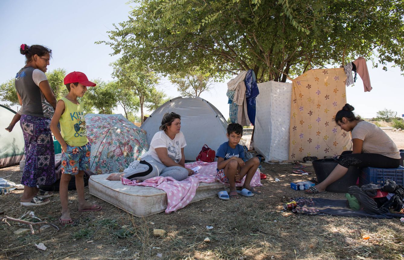 Una familia malvive sobre un colchón en Argamasilla de Alba. (D. B.)