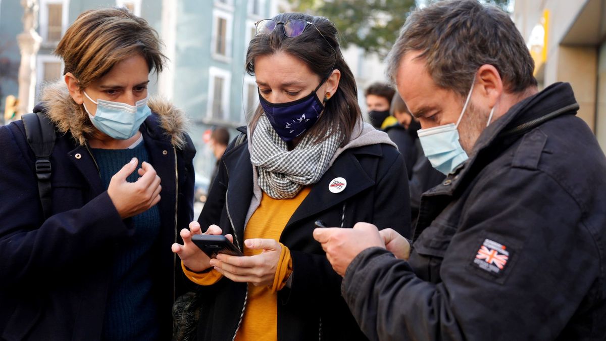 La extraña campaña 'digital' catalana: los partidos pasan de bombardearte en Facebook