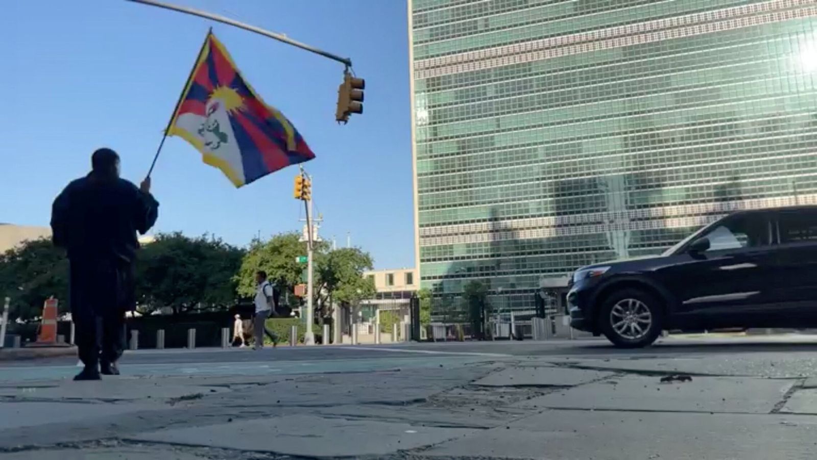 Un hombre muere tras prenderse fuego frente al edificio de Naciones Unidas en Nueva York