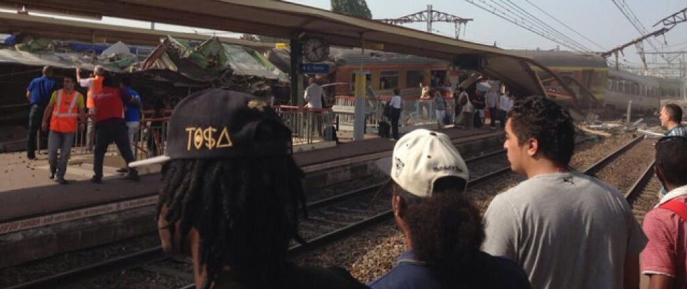 Foto: Seis muertos y decenas de heridos al descarrilar un tren al sur de París