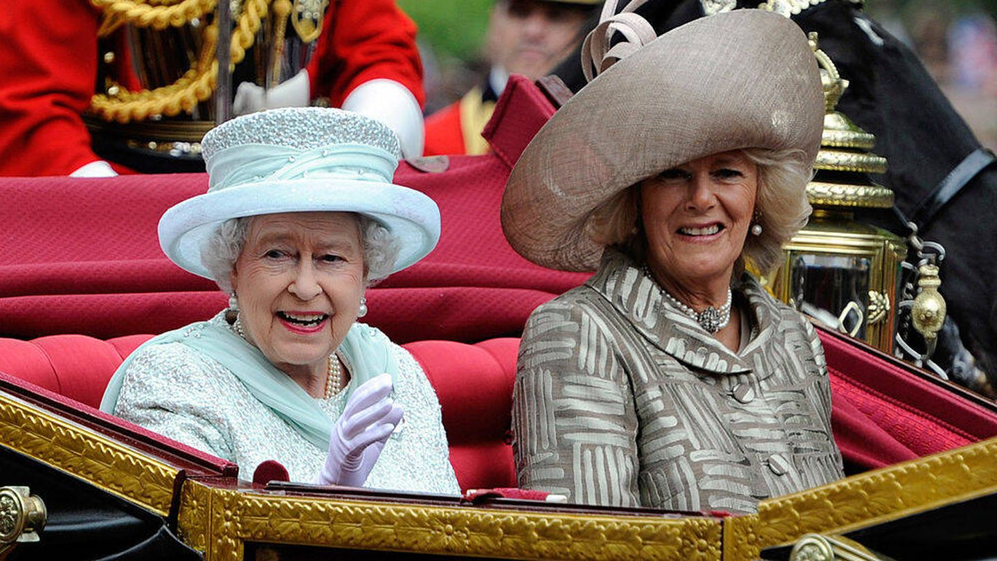 Isabel II y Camilla Parker, en una foto de archivo (Getty/Foto: Tom Hevezi)