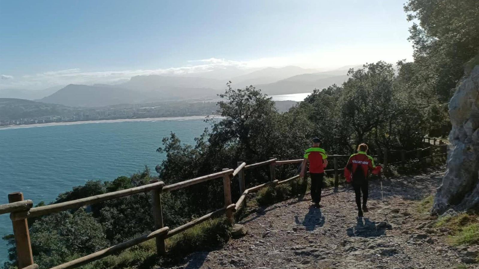 Rescatada una senderista de 43 años que se desorientó en el monte Buciero (Santoña)
