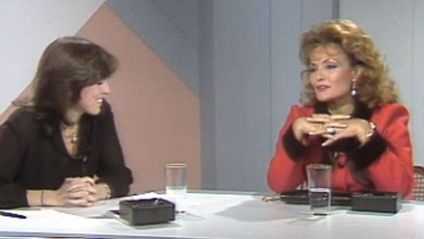 Carmen Sevilla y Mercedes Milá en el programa 'Buenas Noches'. (RTVE)