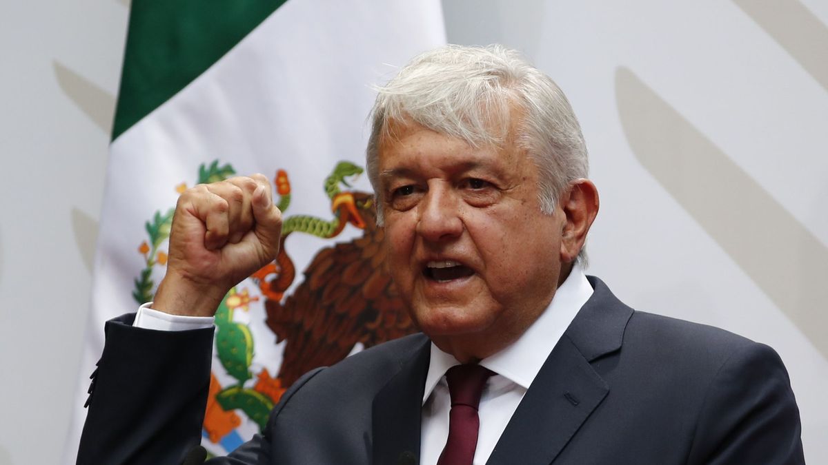 López Obrador se baja el sueldo y el de su Gobierno en su plan contra la crisis del Covid
