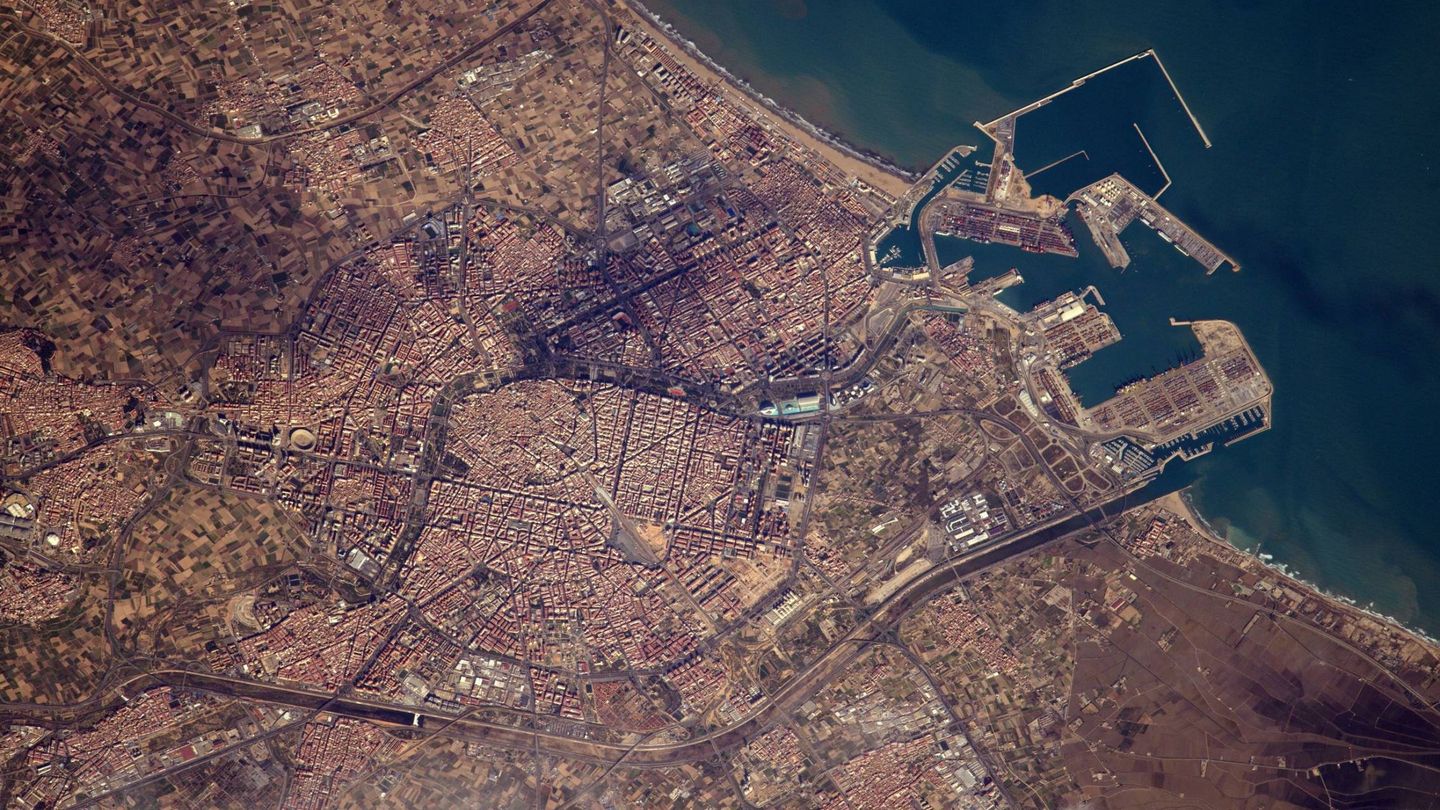 Valencia y el Puerto de Valencia, vistos desde la Estación Espacial Internacional. (Thomas Pesquet)