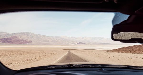 Foto: El Valle de la Muerte desde un coche. (EFE)