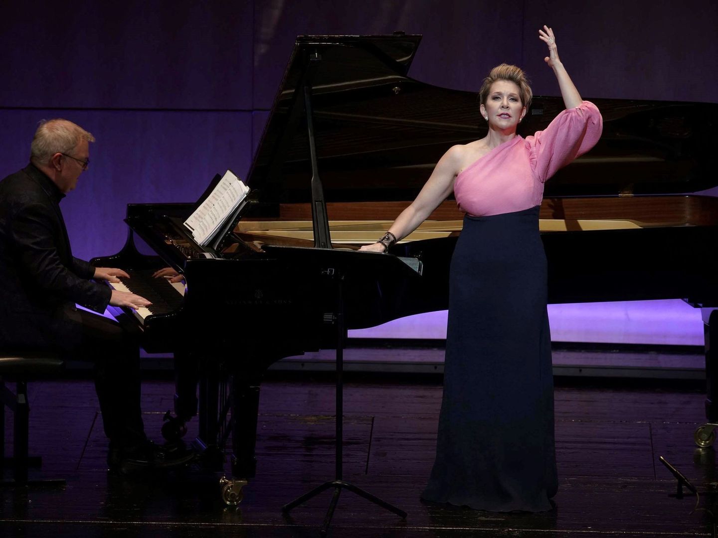 La mezzosoprano Joyce DiDonato, acompañada al piano por Craig Terr. (Javier del Real)