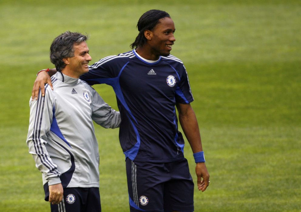 Foto: Mourinho y Drogba son amigos desde que compartieron vestuario en el Chelsea (Reuters).