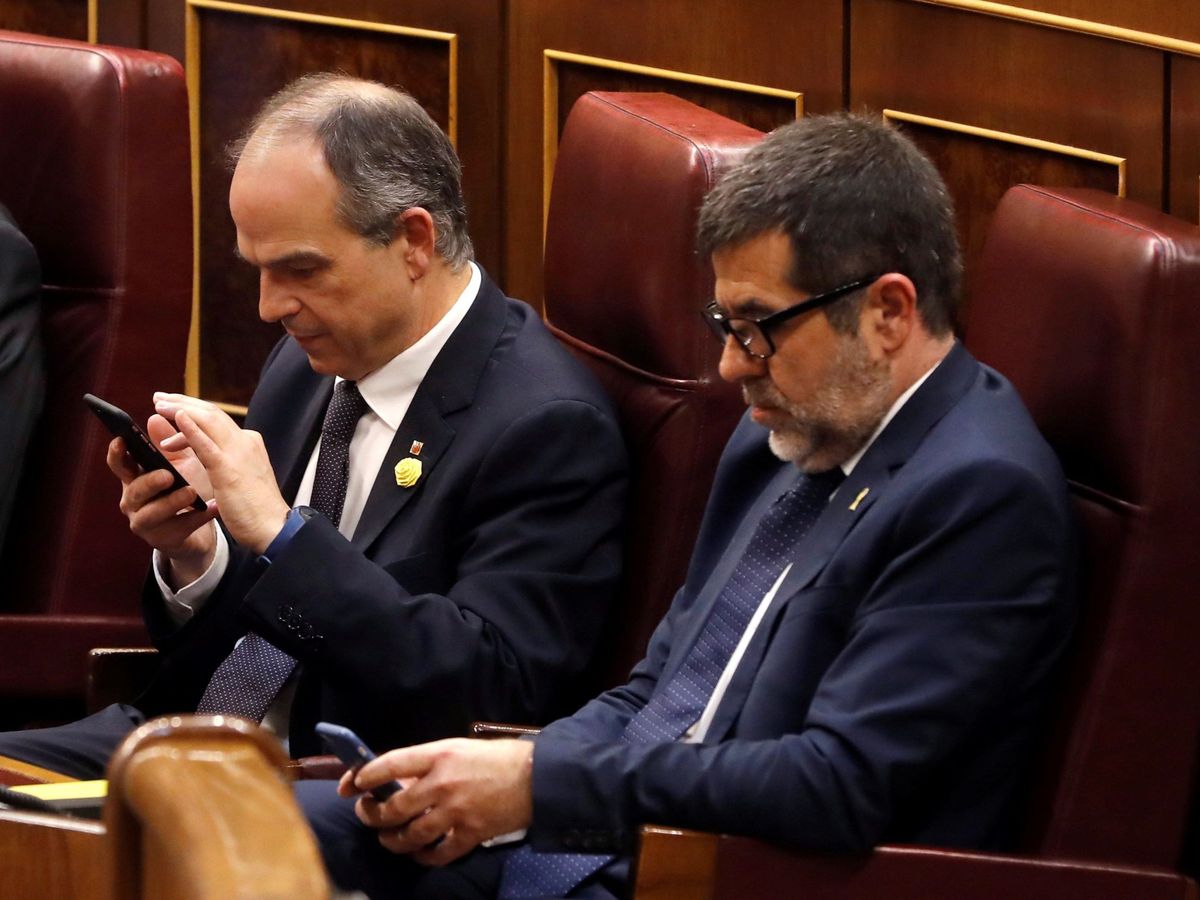 Foto: Los diputados electos en prisión preventiva Jordi Turull (i) y Jordi Sánchez. (EFE)