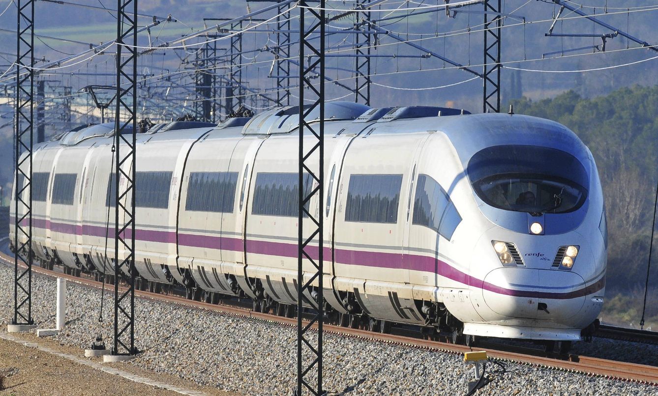 Un tren de la línea del AVE Barcelona-Girona-Figueres. (EFE)