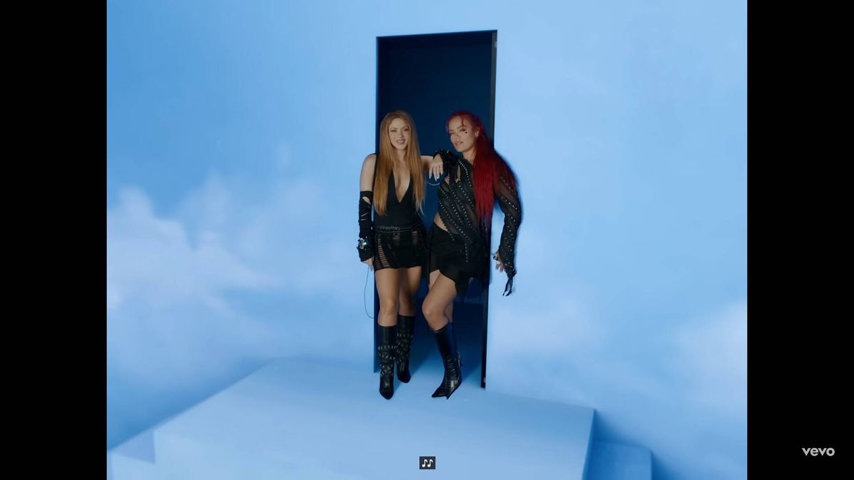 Shakira y Karol G hacen un guiño a 'El Show de Truman' en el videoclip de su nueva canción 'TQG'