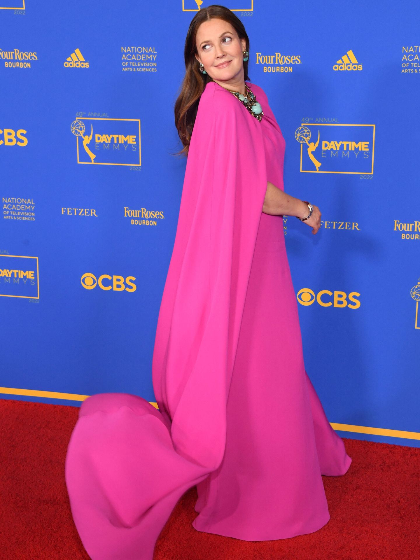 Drew Barrymore, en la alfombra roja de los Emmy. (Reuters)