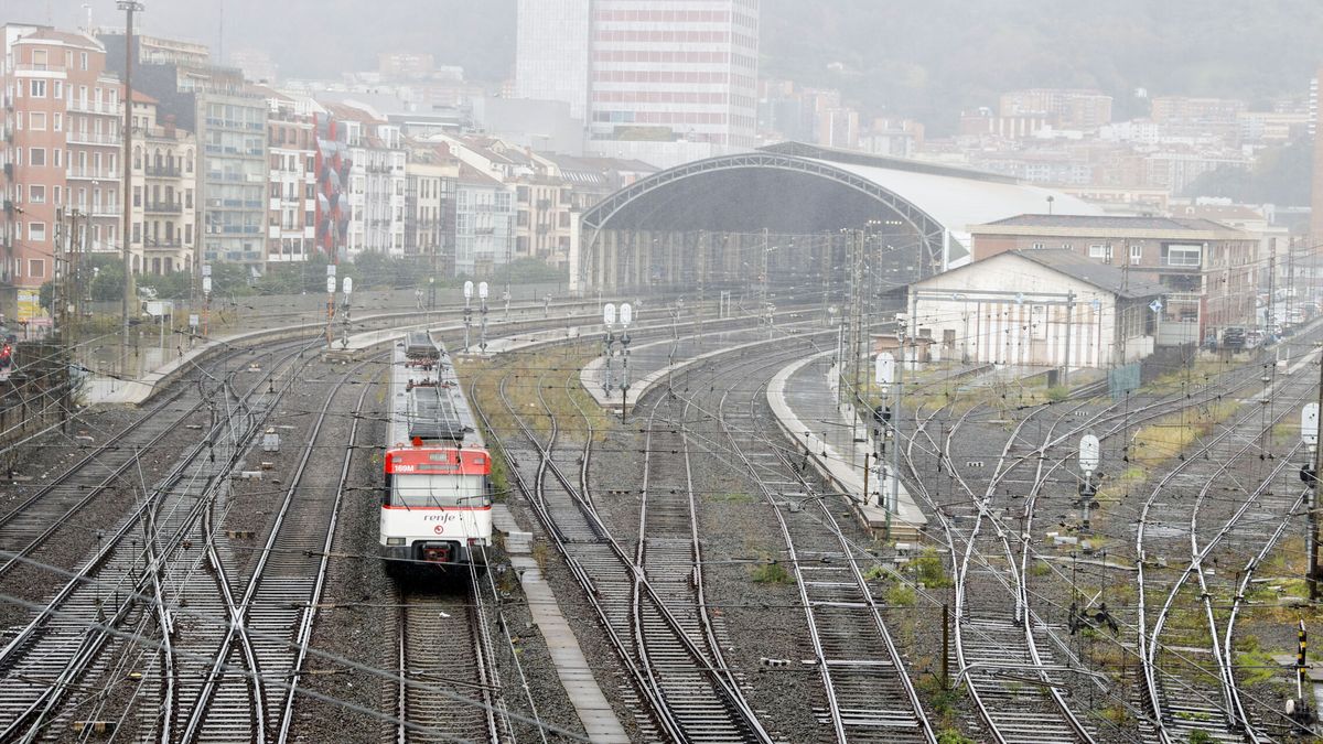 Renfe cancela casi 1.550 trenes de media, larga distancia y AVE por las huelgas