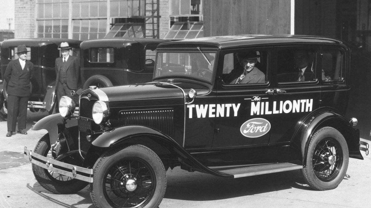 Henry Ford inspiró su cadena de montaje en un matadero y Hitler promovió el 'Escarabajo'