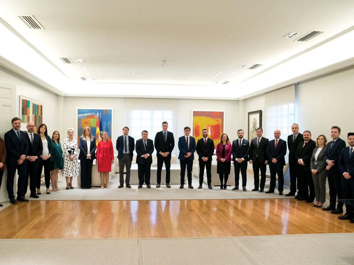 Foto: Pedro Sánchez preside la toma de posesión de los altos cargos de la Presidencia del Gobierno, el pasado 19 de febrero en la Moncloa. (Twitter)