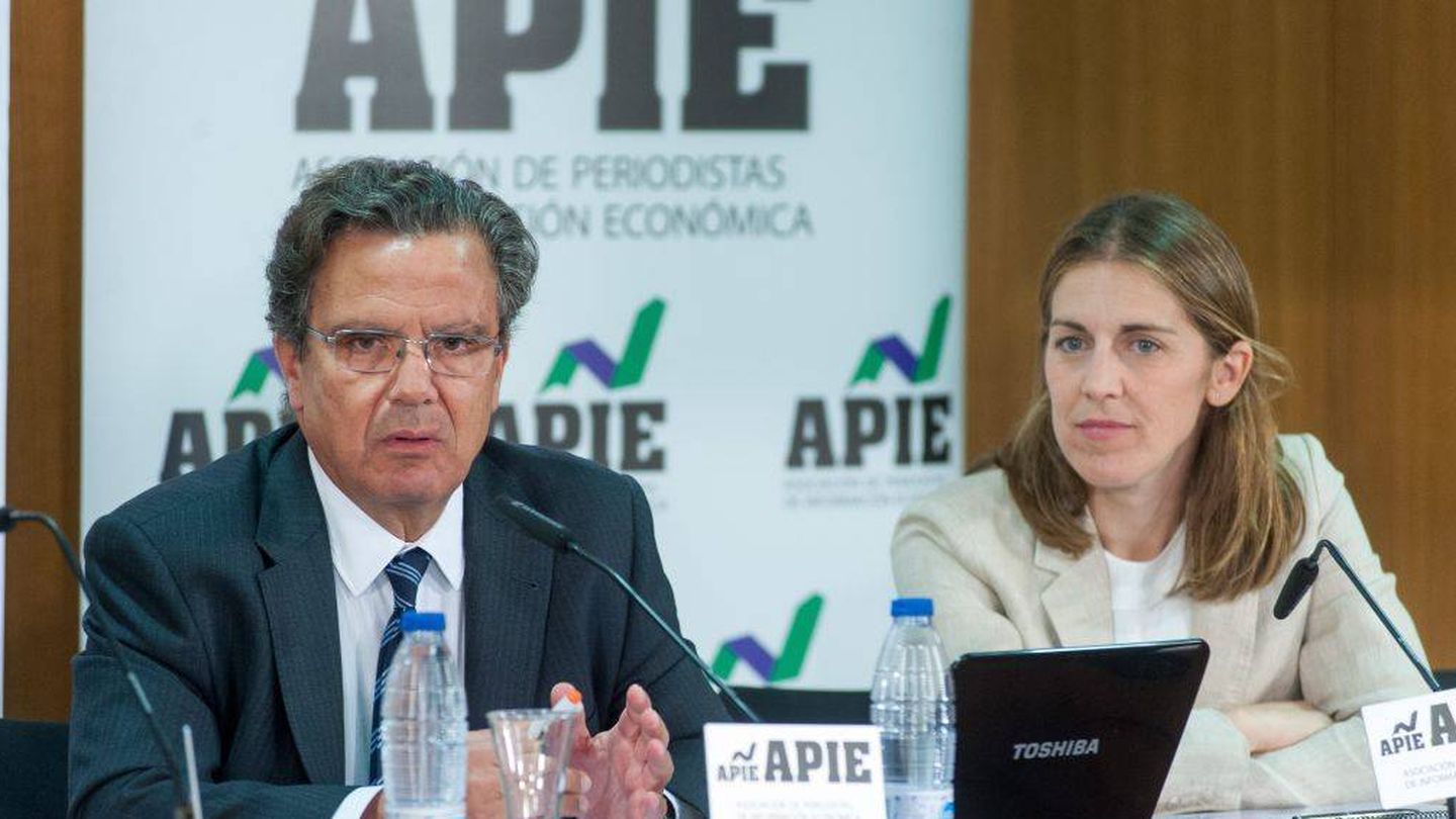 Paula Conthe (d), presidenta del FROB, junto al presidente de Sareb, Javier Torres. (APIE)