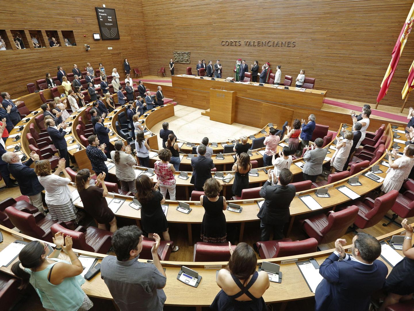 Las Cortes Valencianas están tramitando la nueva Ley del Juego. (EFE)