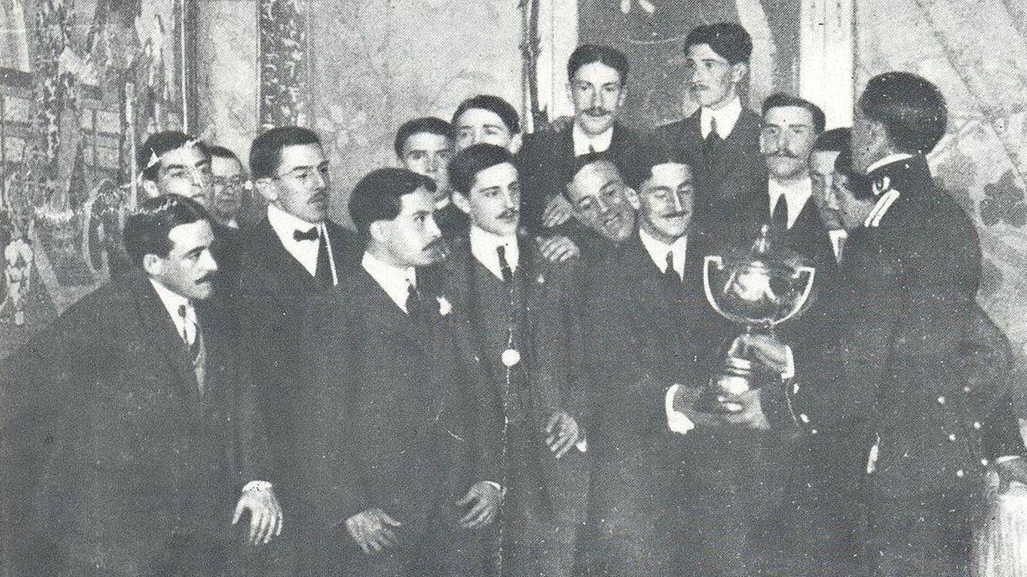 Equipo de la Real Sociedad, entonces aún como Club Ciclista San Sebastián, en 1909 