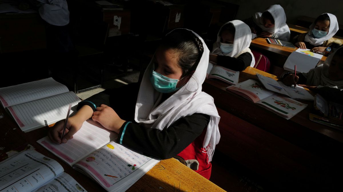 Afganistán sigue en la oscuridad: los talibanes impiden que las niñas vuelvan al instituto