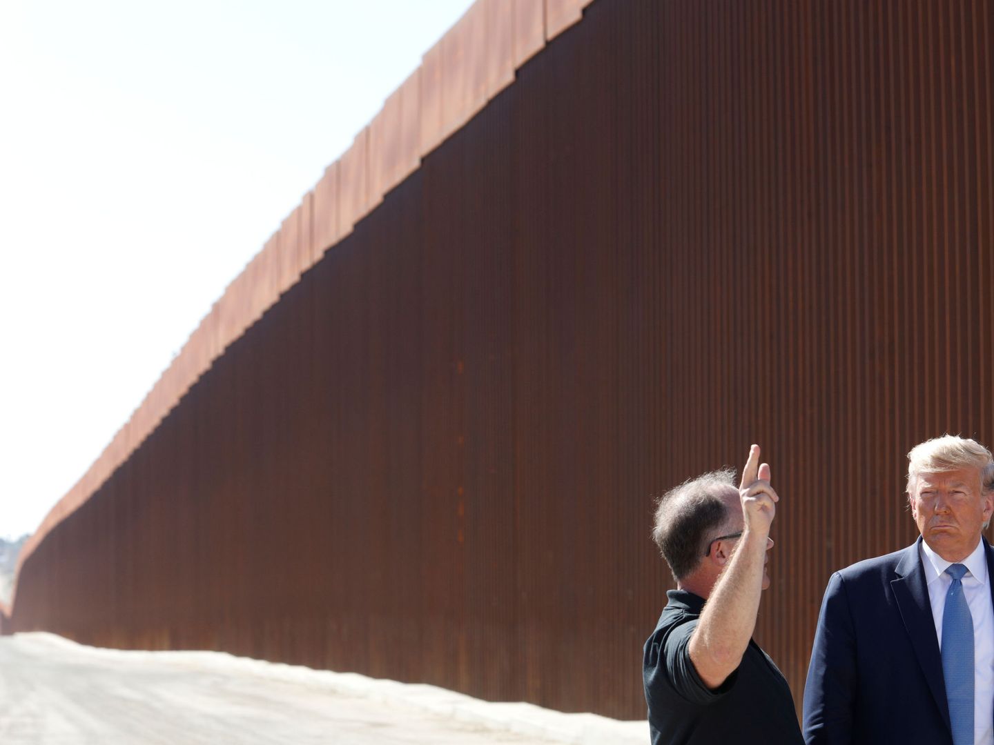 Trump en la frontera entre EEUU y México. (Reuters)