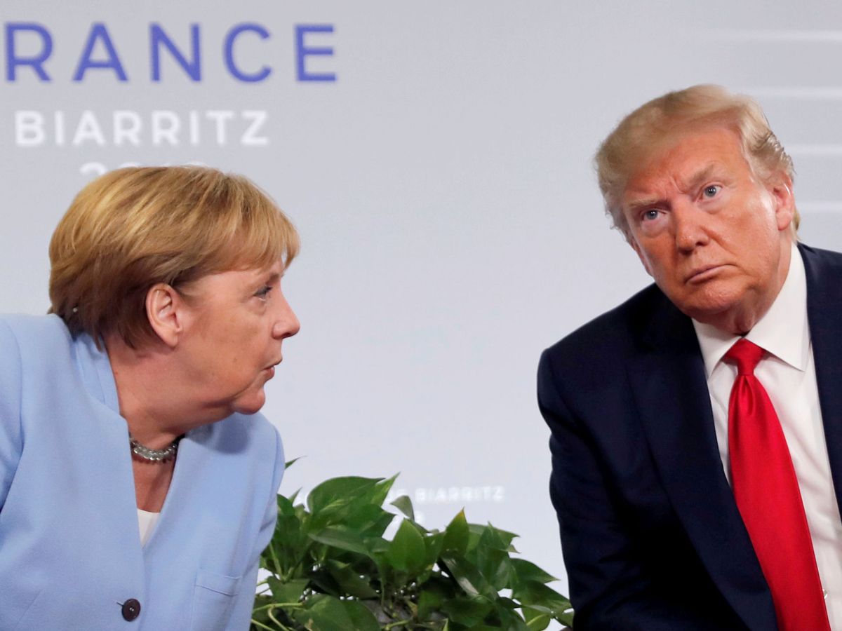 Foto: La canciller Angela Merkel y el presidente de EEUU, Donald Trump, en Biarritz el año pasado. (Reuters)