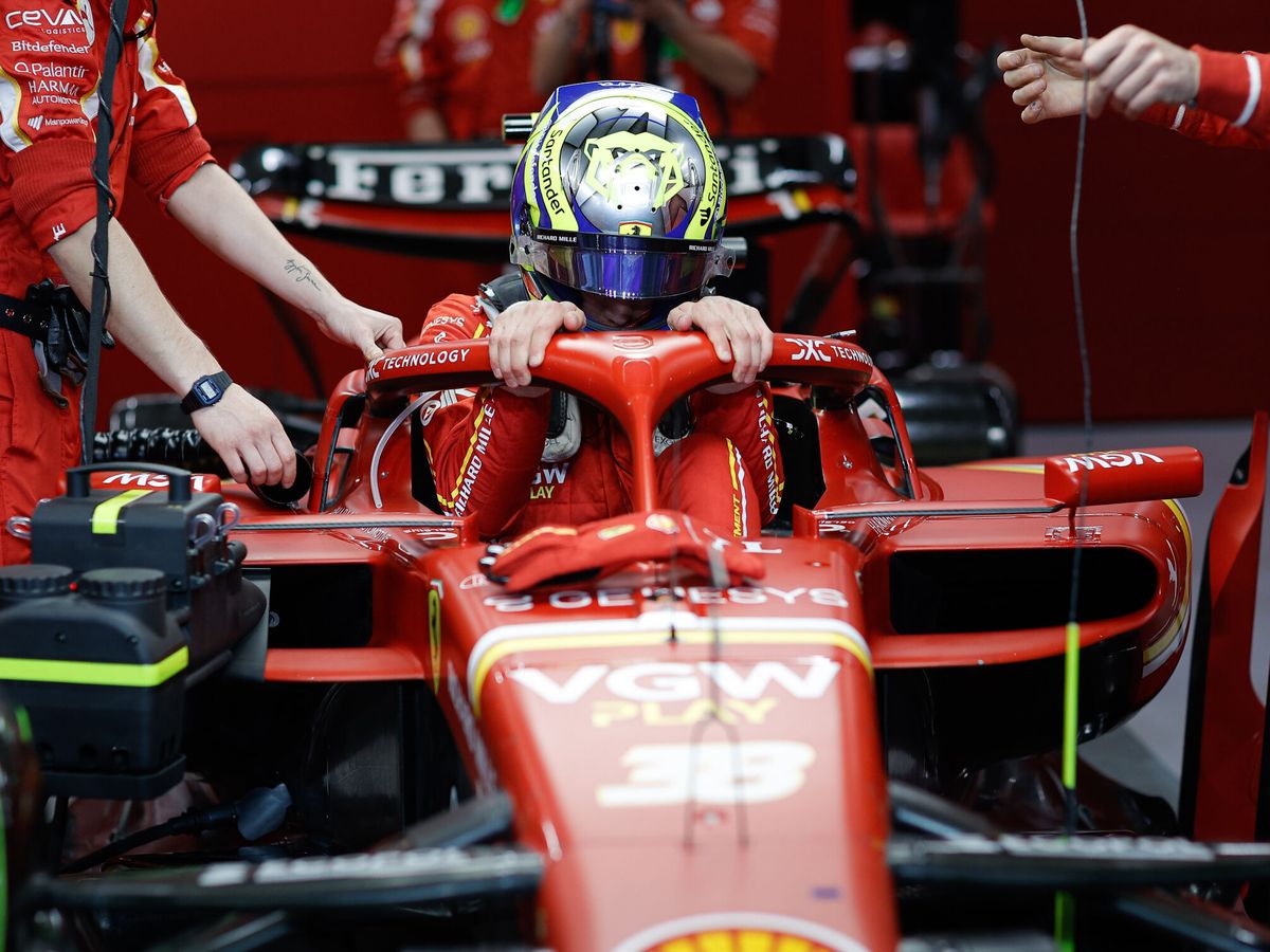 Foto: Ollie Bearman se sube al Ferrari para realizar su debut en Fórmula 1. (DPPI/AFP7) 