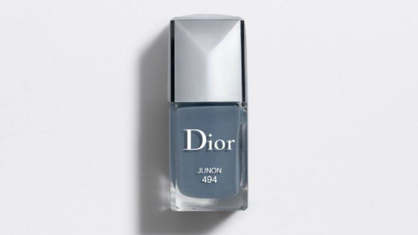 Esmalte azul denim de Dior.