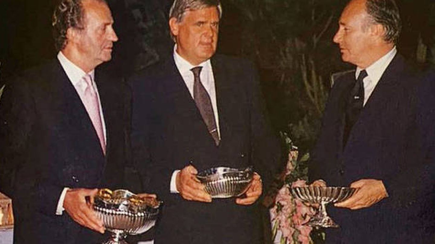   Una imagen de Juan Carlos y Aga Khan, en la cena. (Cortesía revista 'Tiempo') 