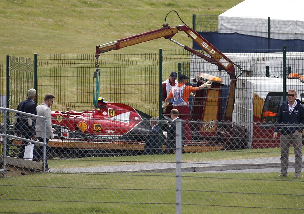 Foto: El Ferrari de Kimi Raikkonen, después del accidente sufrido en el GP de Gran Bretaña. (AP)