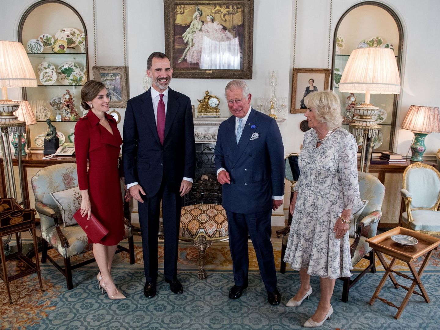 Los Reyes de España posan con el príncipe Carlos y Camila de Cornualles. (EFE)