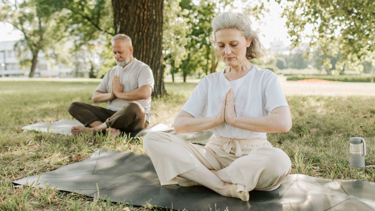 Los 7 hábitos que los expertos recomiendan para envejecer de manera saludable