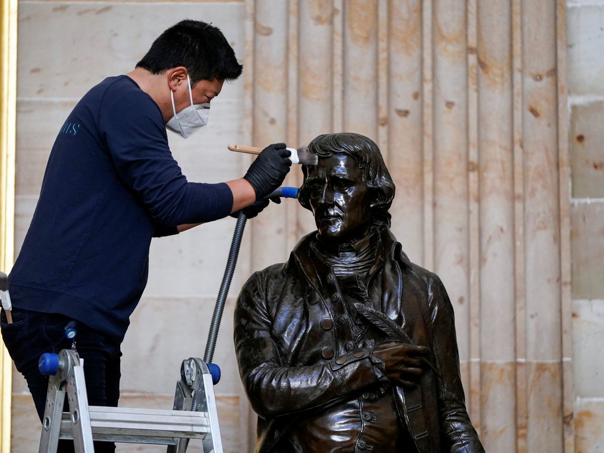 Foto: Estatua de Thomas Jefferson en el Capitolio (Reuters/Joshua Roberts)