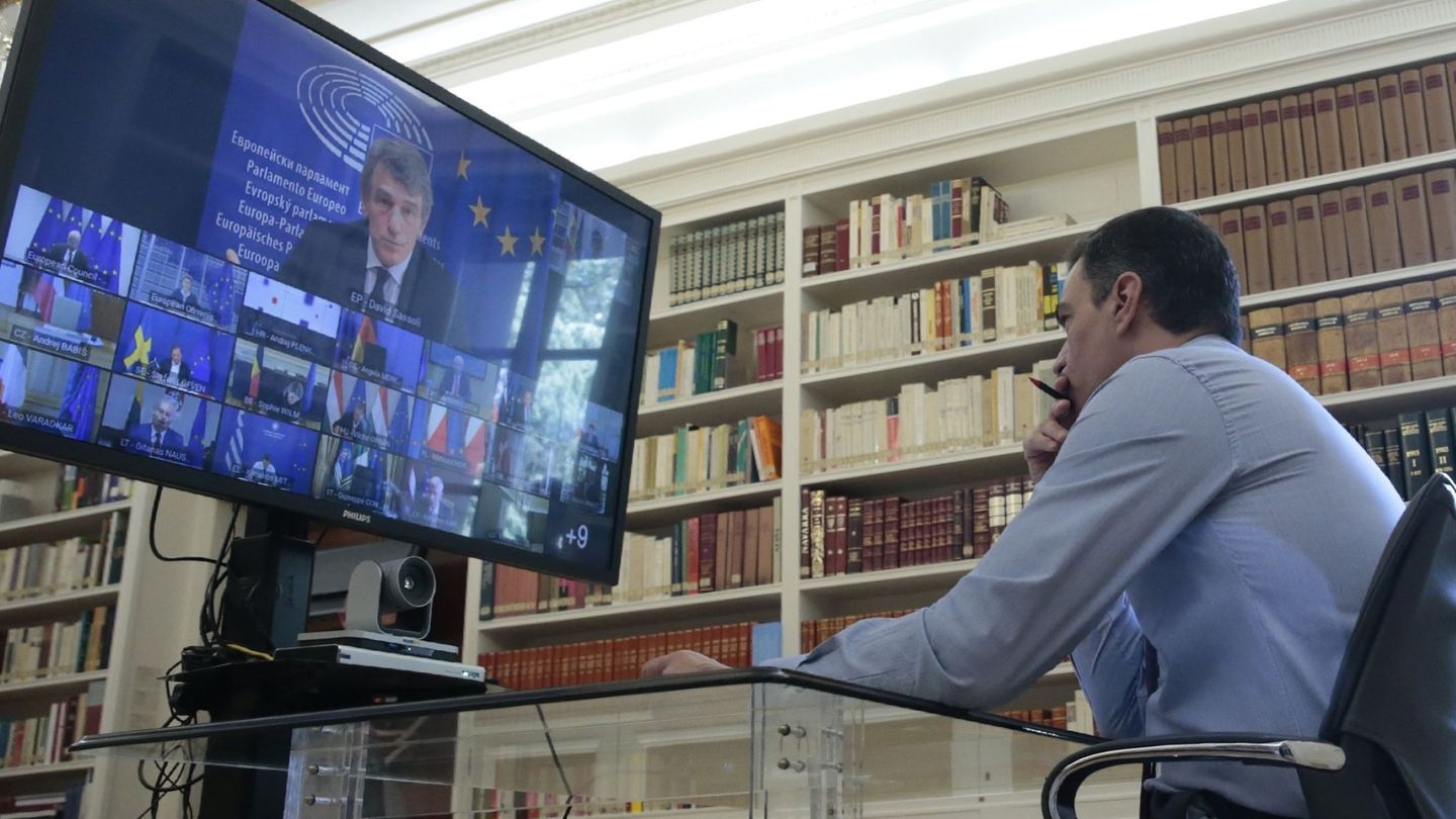 Pedro Sánchez participa por videoconferencia y desde la Moncloa en la última reunión del Consejo Europeo, este 19 de junio. (EFE)