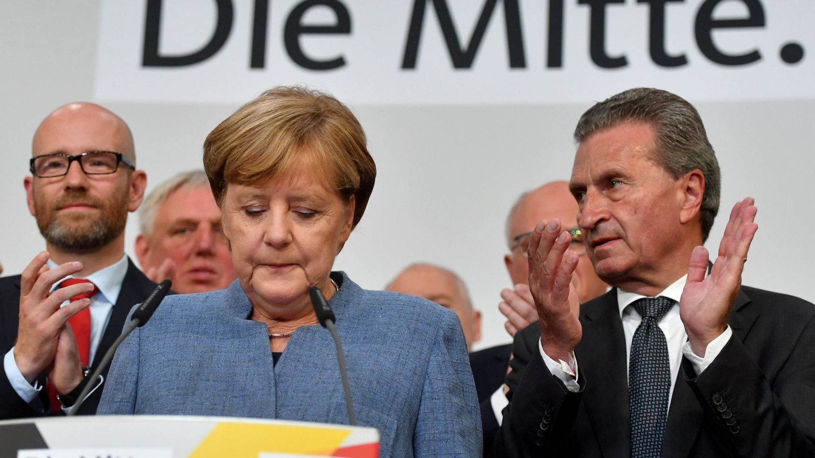 Foto: La canciller alemana, Angela Merkel, en su primera comparecencia tras conocerse los resultados de las elecciones generales. (EFE)