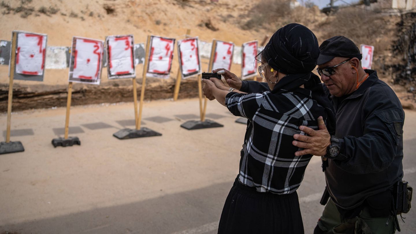 Prácticas de tiro en un asentamiento, cerca de Jerusalén. (Fermín Torrano)