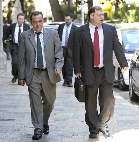 Foto: Los fiscales anticorrupción de las Islas Baleares, Pedro Horrach (i) y Juan Carrau (EFE)