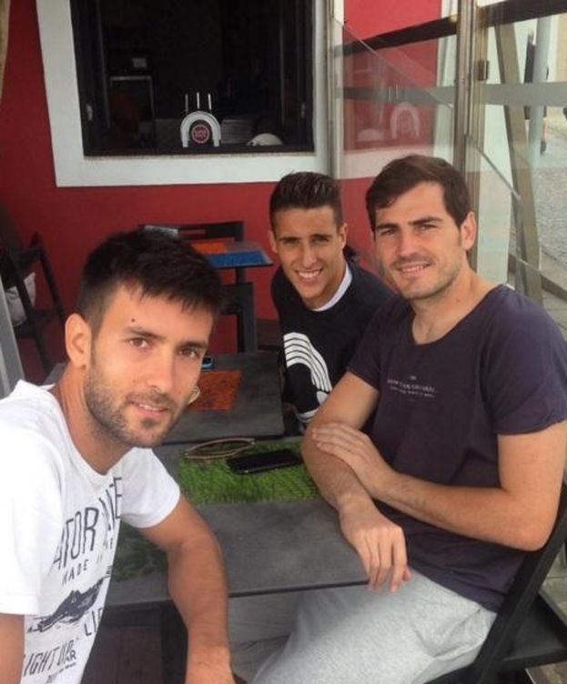 Foto: Iker Casillas junto a dos compañeros del Oporto (Instagram)