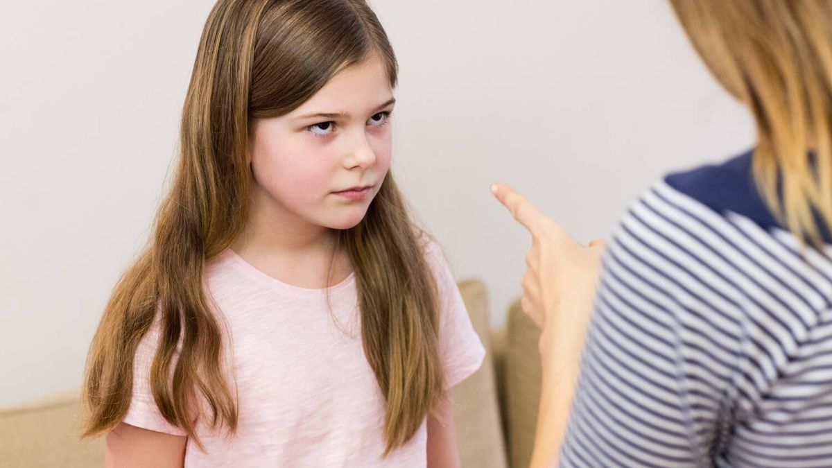 Cómo ayudar a tus hijos a hacer autocrítica sin humillar ni castigarlos, por el psicólogo Álvaro Bilbao
