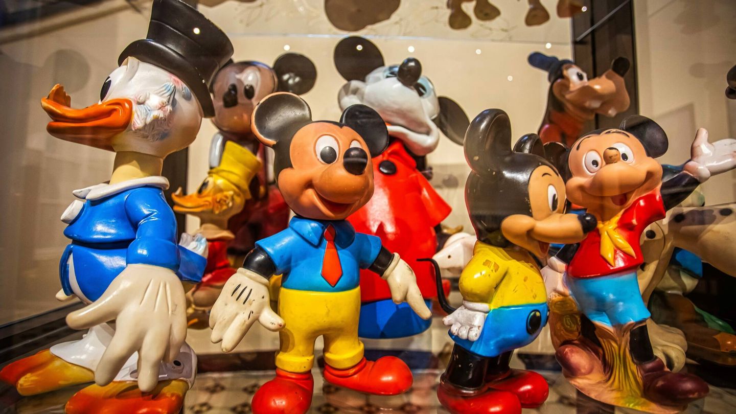 Figuras de una de las exhibiciones de Disney con motivo del centenario. (CP)