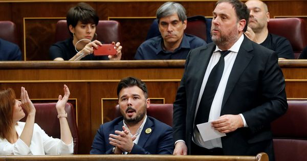 Foto: El líder de ERC, Oriol Junqueras, promete su cargo durante la sesión constitutiva de las nuevas Cortes Generales de la XIII Legislatura. (EFE)