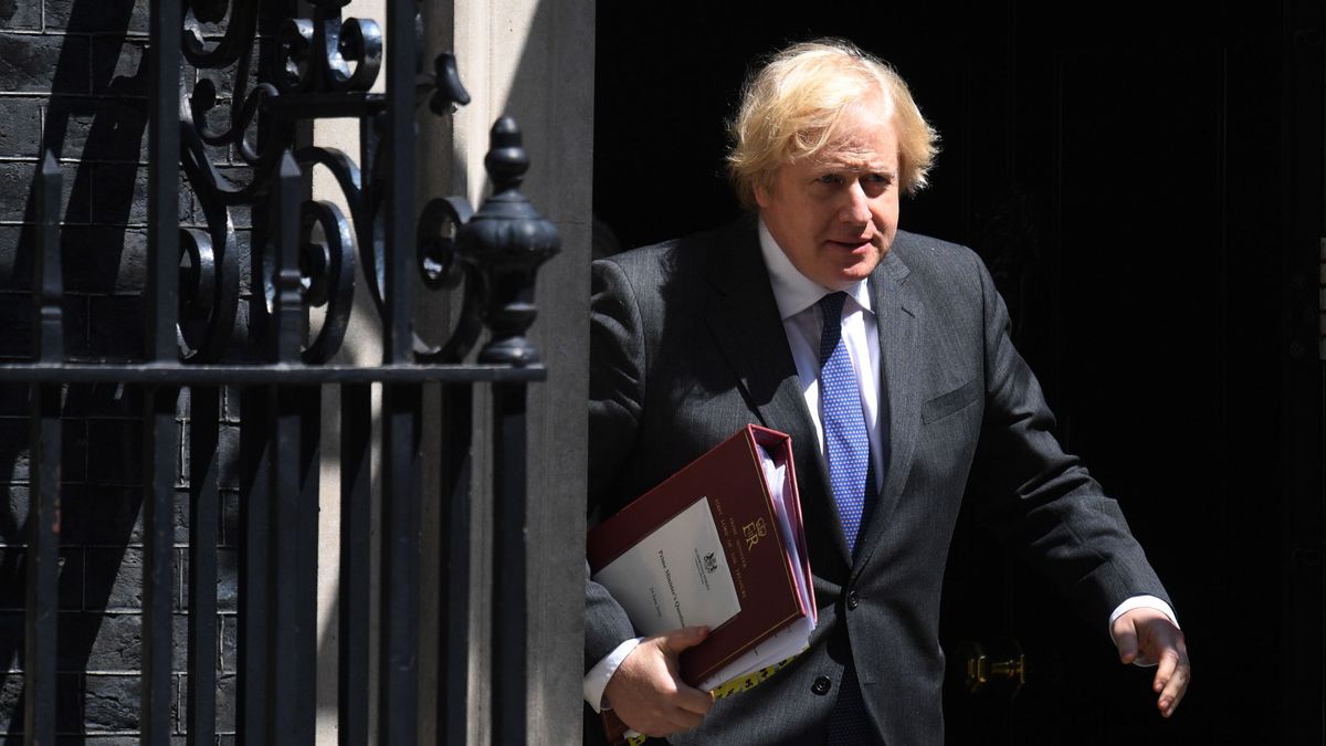 Los sanitarios de UK ponen en duda los test de covid de Johnson: "No indican inmunidad"