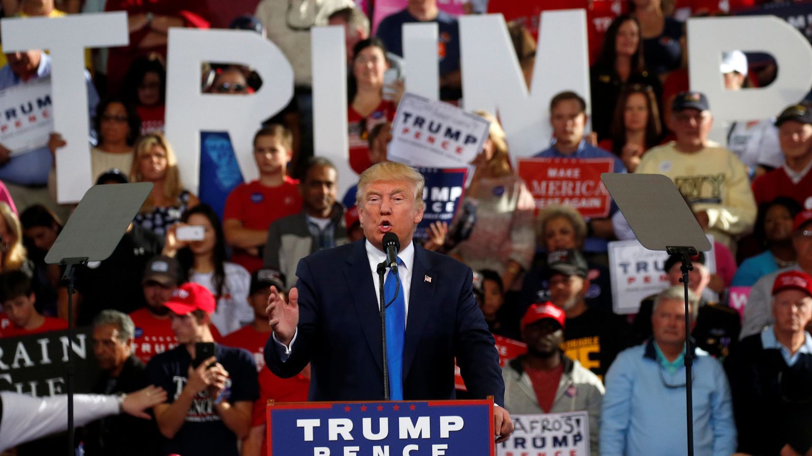 Foto: Donald Trump, en uno de los últimos mítines de la campaña electoral en Carolina del Norte, uno de los 'swing states'. (Reuters)