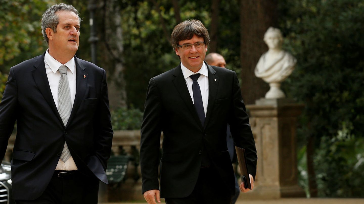 Carles Puigdemont y Joaquim Forn en una imagen de archivo. (Reuters)
