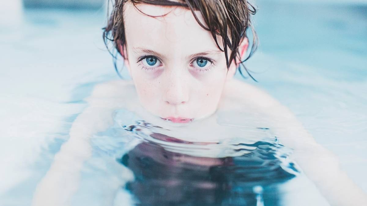 Cuatro consejos a tener en cuenta antes de llevar a tu hijo con asma a natación