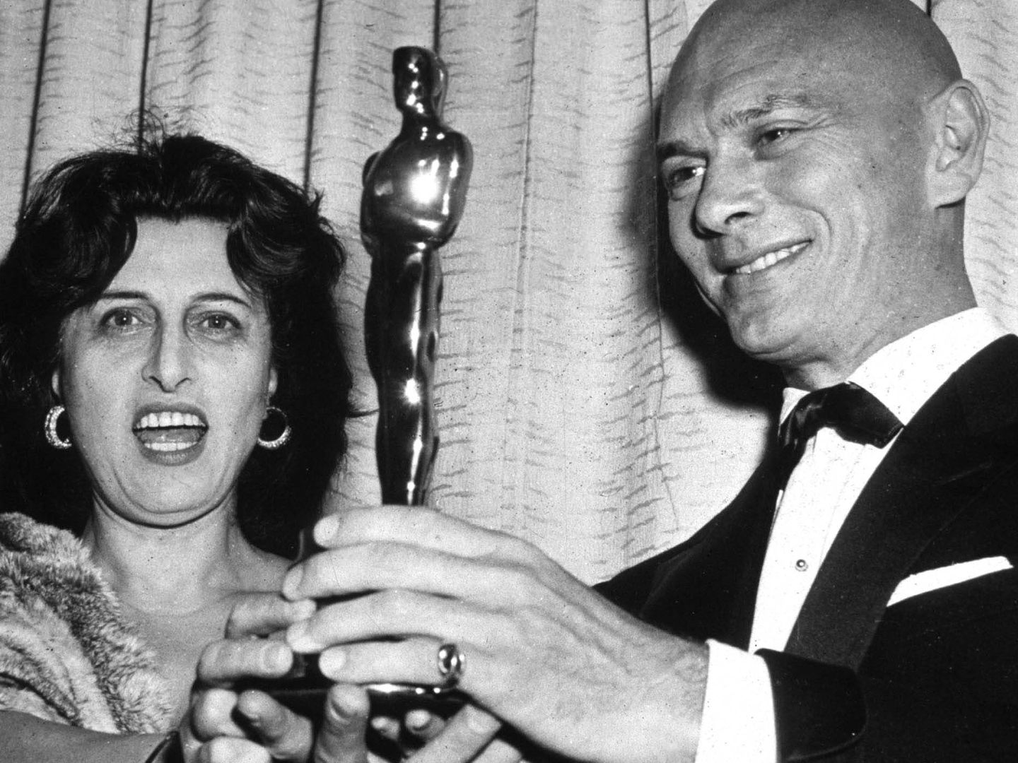 Anna Magnani fue la encargada de entregar el Oscar a Yul Brynner por 'El rey y yo'. (Cordon Press)