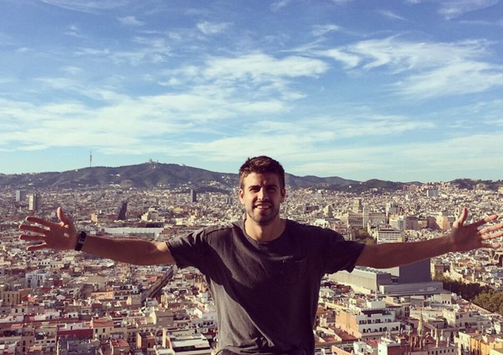 Foto: Imagen del futbolista del Barcelona, Gerard Piqué, con la Ciudad Condal de fondo (Instagram)